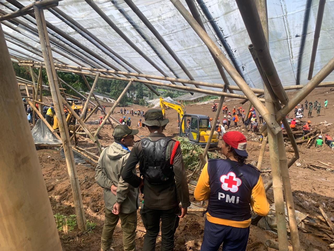 25 UPI Menwa Diklatsarmil Students Help Disaster Response with a Spirit of Service