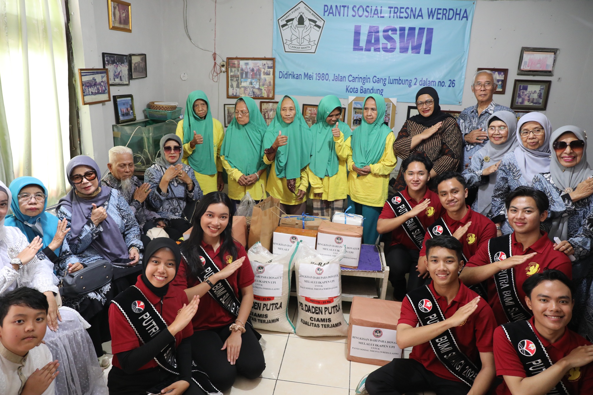 Lintas Generasi UPI Pererat Silaturahmi Lewat Aksi Sosial di Panti Werdha Laswi