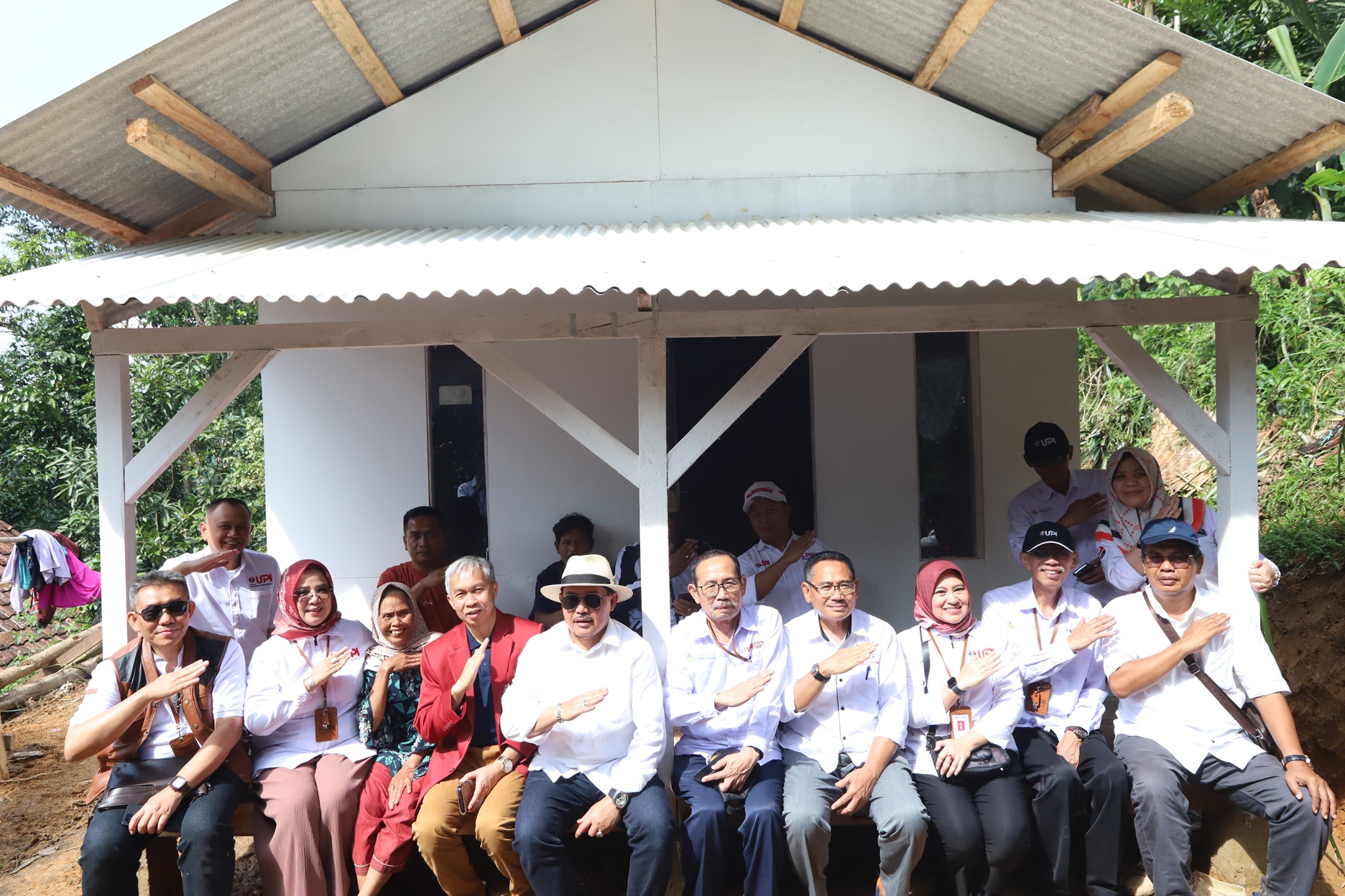 Aksi Nyata SDGs: UPI Hadirkan Energi Surya dan Bedah Rumah bagi Warga Bandung Barat