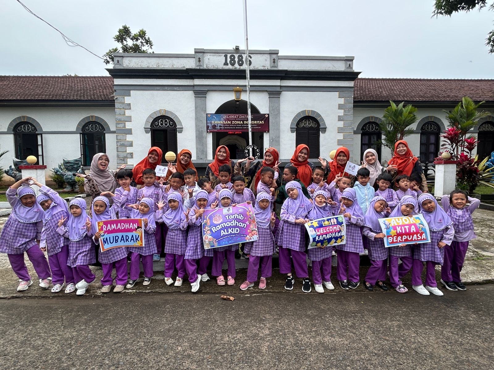 Wujudkan Peran Nyata di Lapangan, Mahasiswa Pendidikan Bahasa dan Sastra Indonesia UPI Berkontribusi dalam Penguatan Literasi Anak Usia Dini