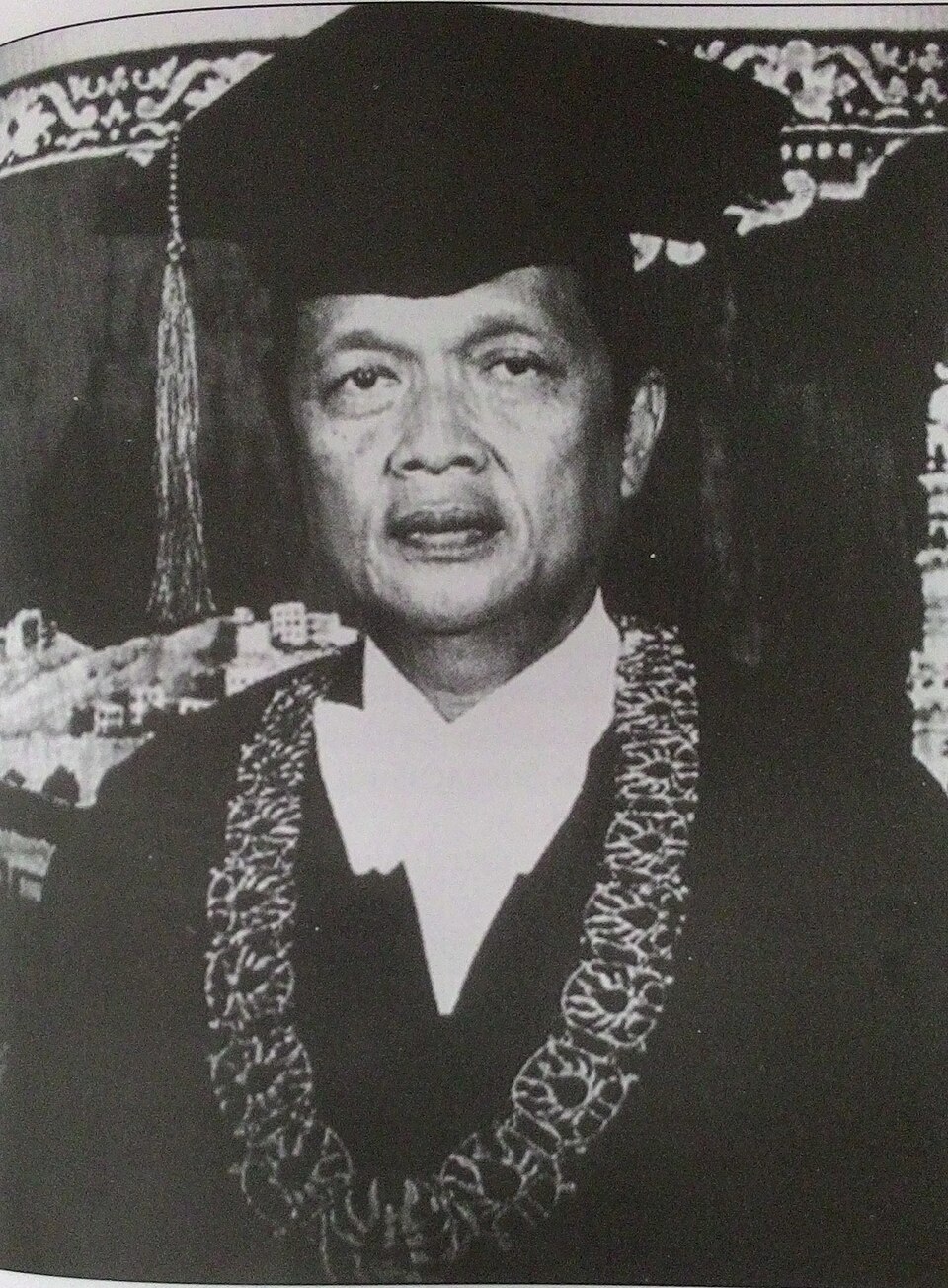 Prof. Dr.(H.C.) Drs. H. Muhammad Nu'man Somantri M.Sc.